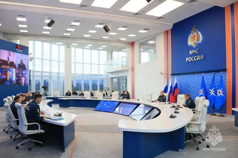 Изображение к материалу: В МЧС Роccии обсудили оперативную обстановку за прошедшую неделю