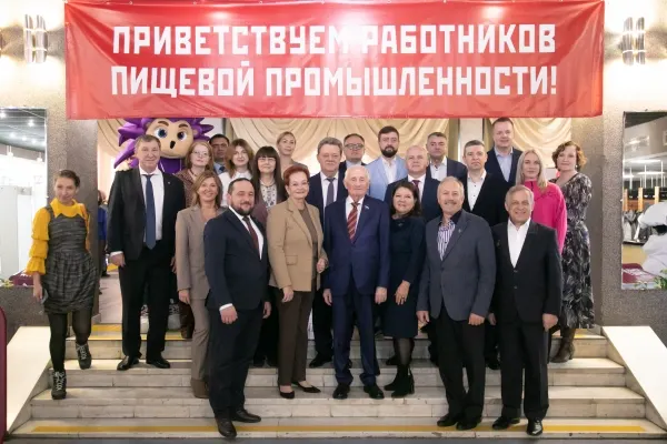 Изображение к материалу: Оксана Козловская поздравила работников пищевой промышленности с профессиональным праздником