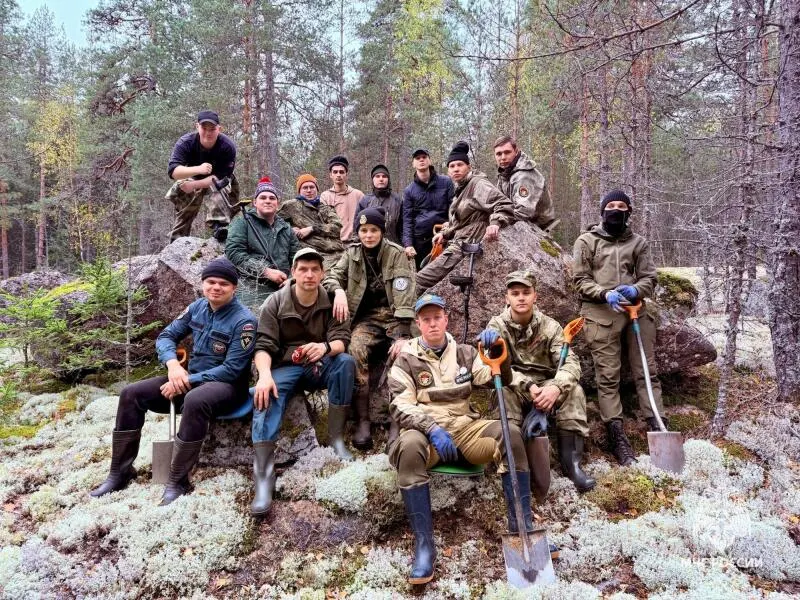 Изображение к материалу: Курсантский поисковый отряд «Наше время» Санкт-Петербургского вуза МЧС России завершил осеннюю Вахту памяти