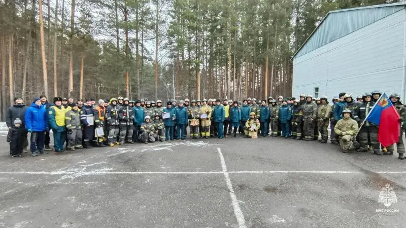 Изображение к материалу: В Томске прошли соревнования по аварийной разведке и спасению пожарных