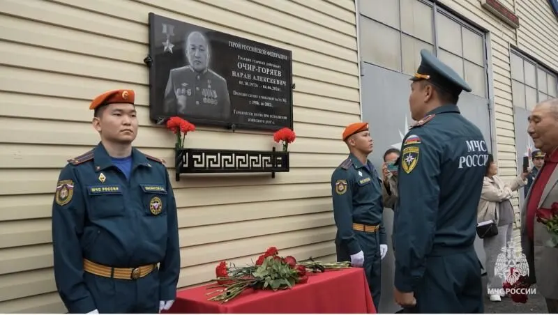 Изображение к материалу: В Республике Калмыкия увековечили память о Герое России
