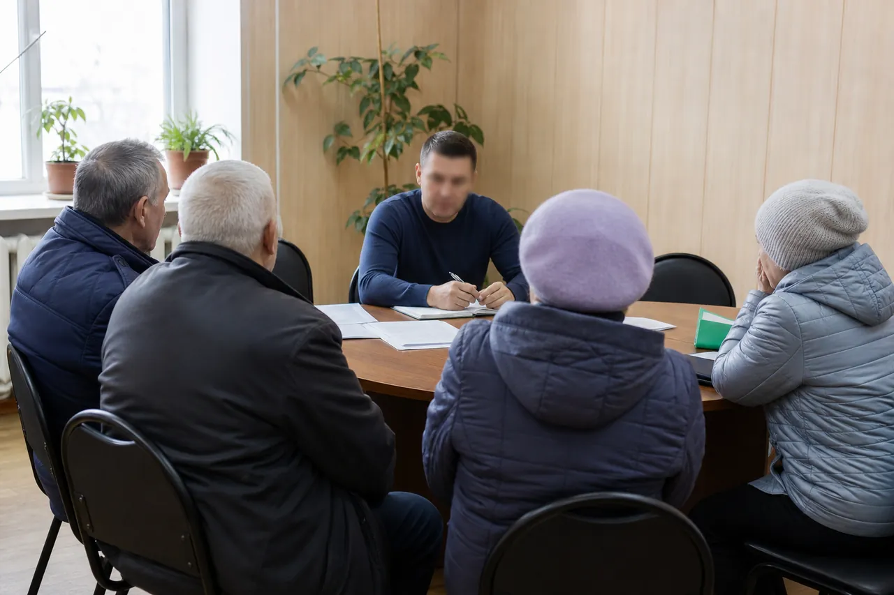 Иллюстрация к новости: Прокурор Северска провёл выездной приём жителей Самуси