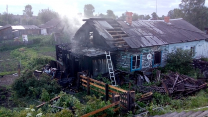 В Молчановском районе по факту обнаружения тел двух женщин при тушении пожара в жилом доме возбужден